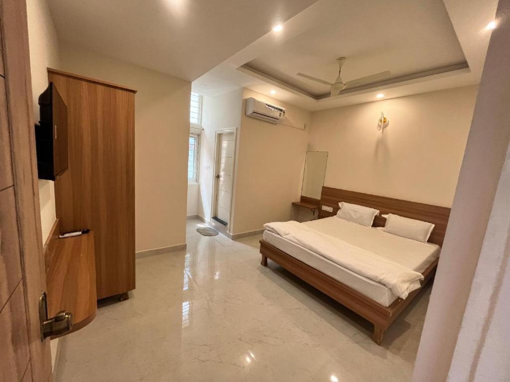 Seema Palace Inn 1 Km From Railwaystaion 마이소르 외부 사진